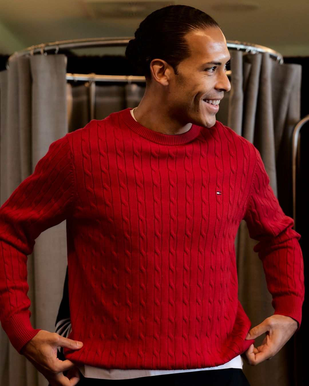 Η Liverpool FC και η Tommy Hilfiger αποκαλύπτουν τα πρώτα looks των παικτών ενόψει του αγώνα με τη Villarreal