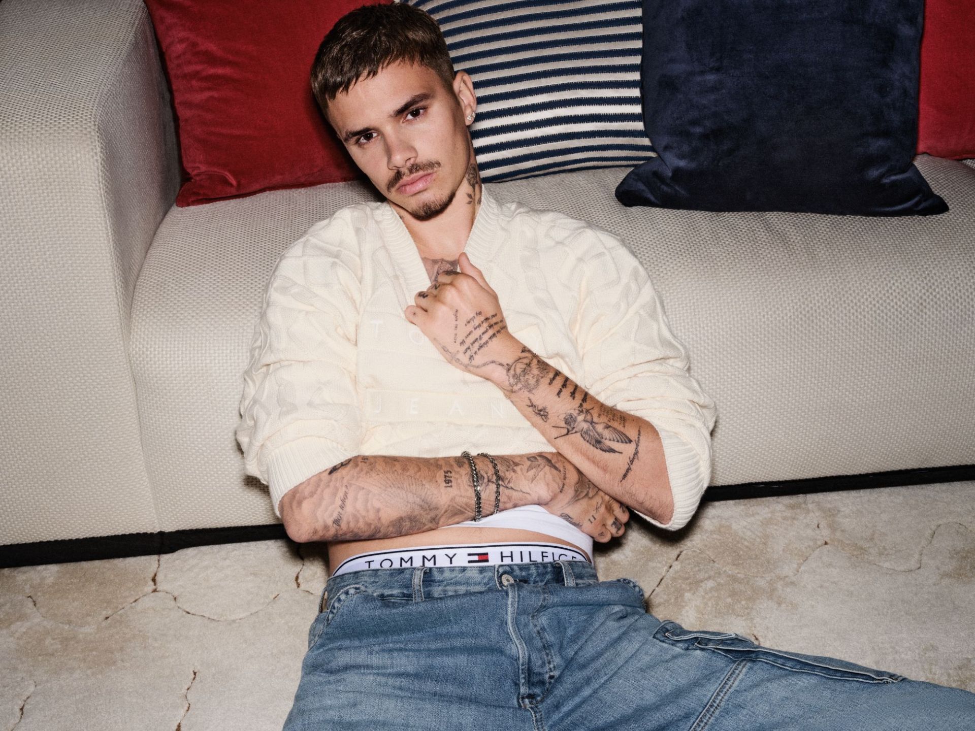 Η Tommy Hilfiger προσκαλεί τους λάτρεις του denim στον κόσμο του Romeo Beckham